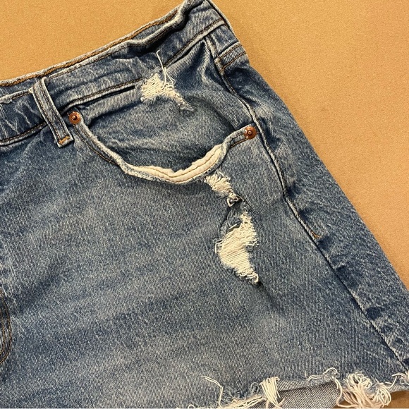 Abercrombie & Fitch Curve Love The Mom Short High Rise Distressed Size 34/18 - Picture 4 of 11